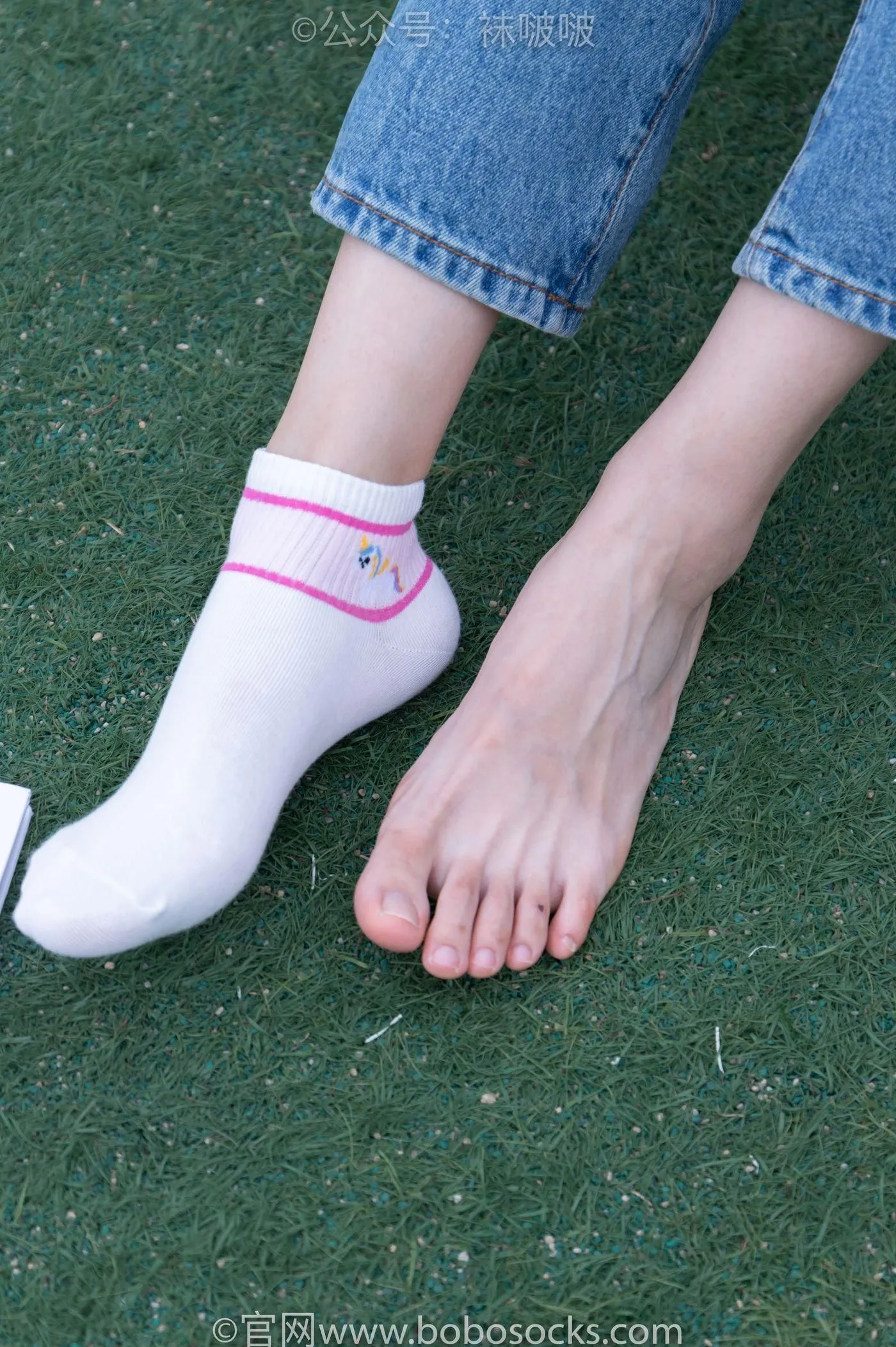 [BoBoSocks袜啵啵]NO.004 泡芙-vans帆布鞋、白棉袜、裸足 [127P]插图4